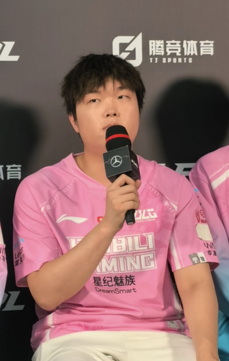 Bin哥这次不骗我们吧？Bin:明天正常打就能赢 淘汰赛打谁都有机会