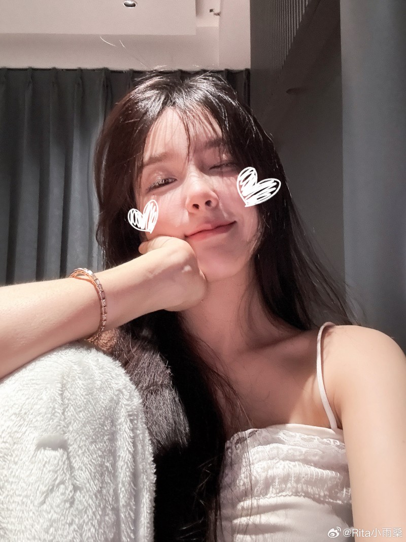 【QY球友会】塔子姐别考验我了！Rita更博晒照：该续铁粉了！