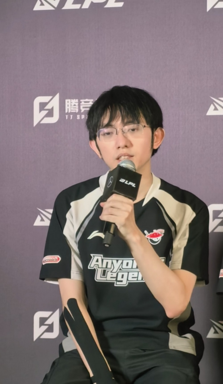 这种态度值得学习！圣枪哥：人在领奖 但在思考如果做好就能3-0了