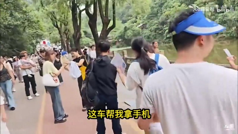 【QY球友会】六神猴子!猴王Doinb模仿猴子被抓破胳膊后直道歉