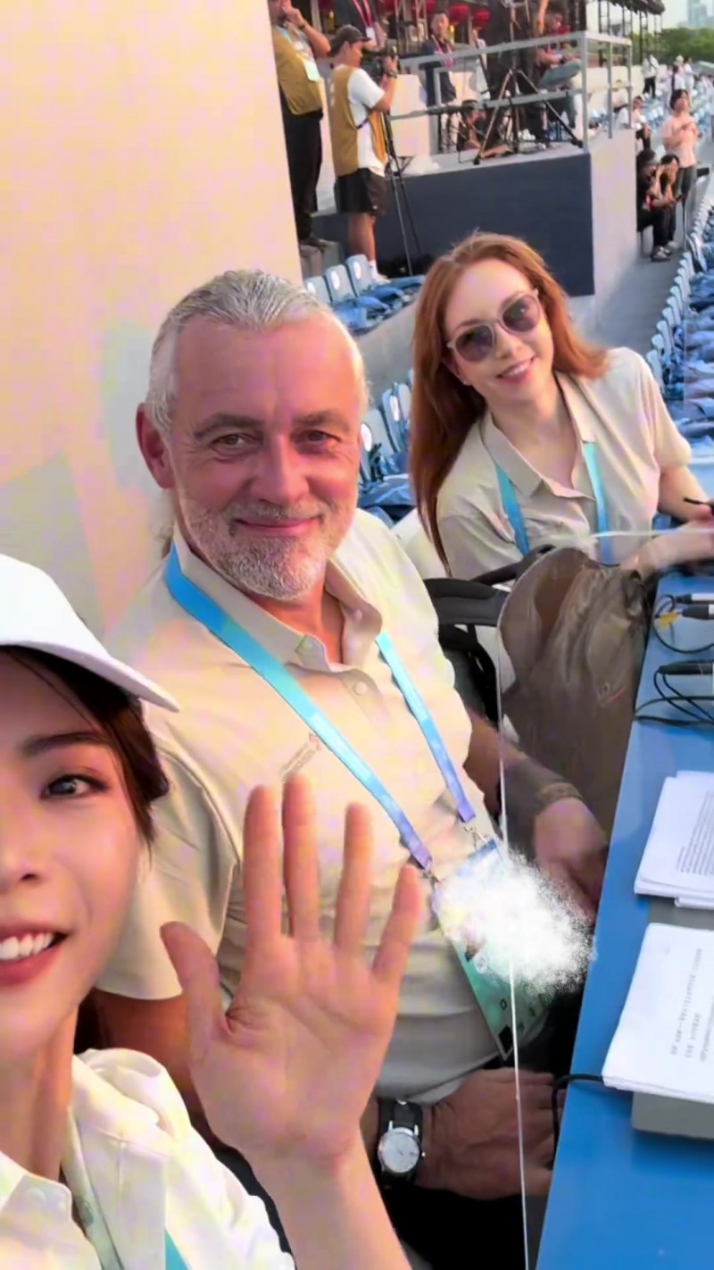 【QY球友会】霜姐也是走起来了!余霜更新抖音视频分享自己前往世运会参与工作