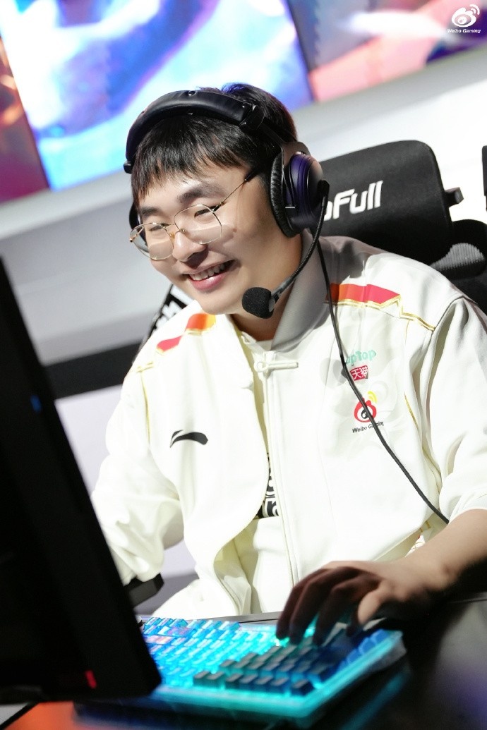 【QY球友会】WBG晒S15资格赛调试返图：昨晚抵达深圳，今日完成赛前调试