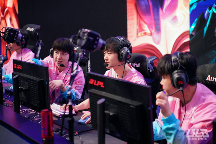 【QY球友会】真是elk遥控打野😂ELK:上路那波越塔我觉得能越 但是判断错了送双杀