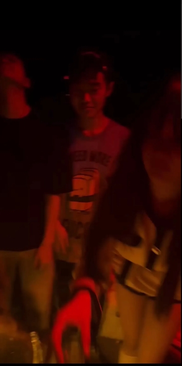 还有猛料？爆料称：疑似去年亚军后BLG团建现场，前主教练还带Bin去PC？