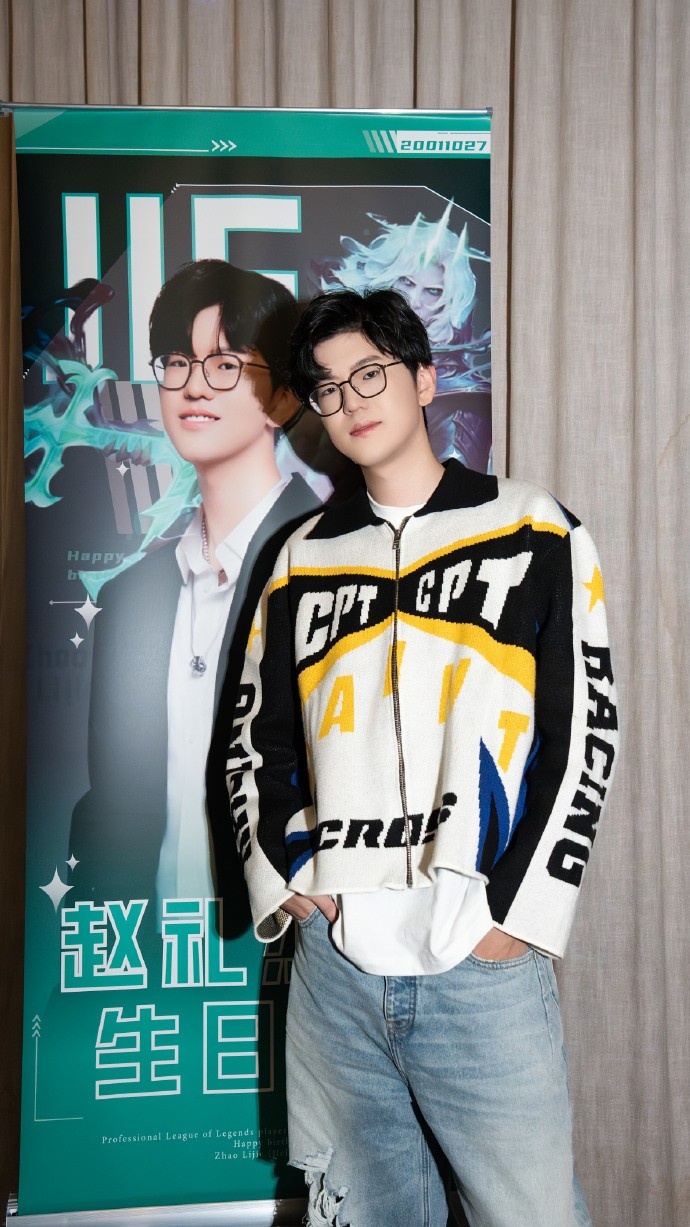 Jiejie晒生日返图：从来不装因为真的帅