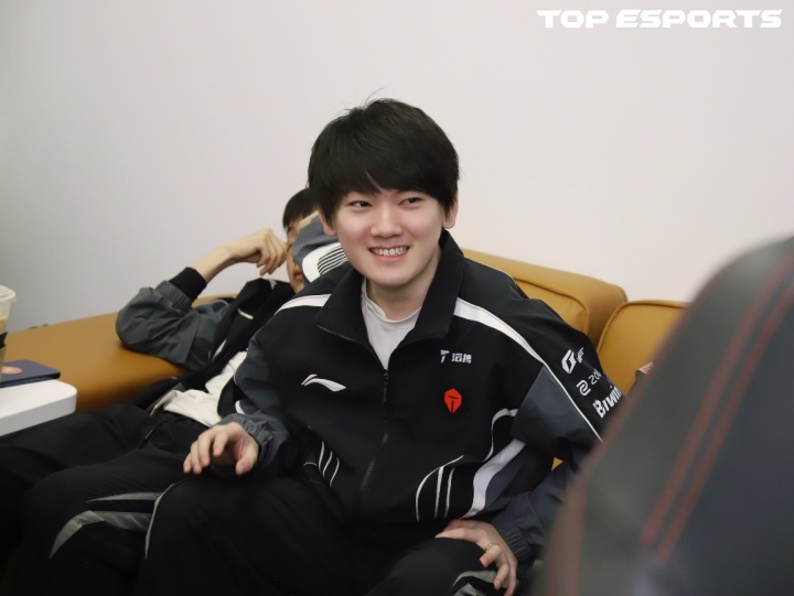 成功？JackeyLove、369职业生涯第四次打进S赛四强