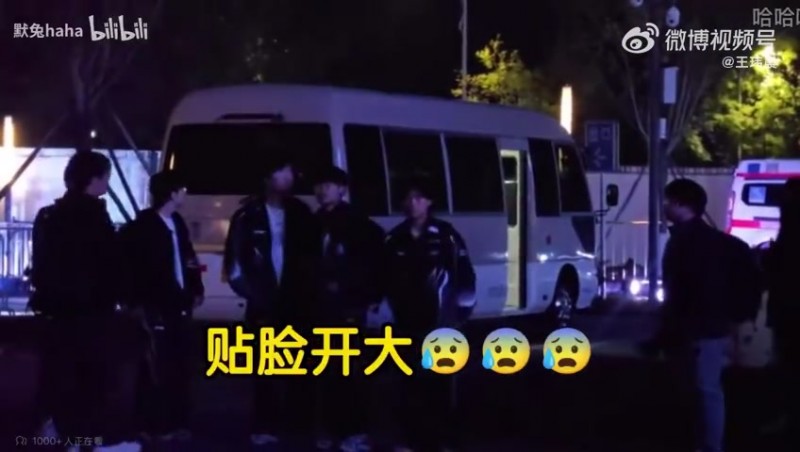 【QY球友会】直接贴脸开大?BLG选手离场时有男粉怒喷:解散吧!