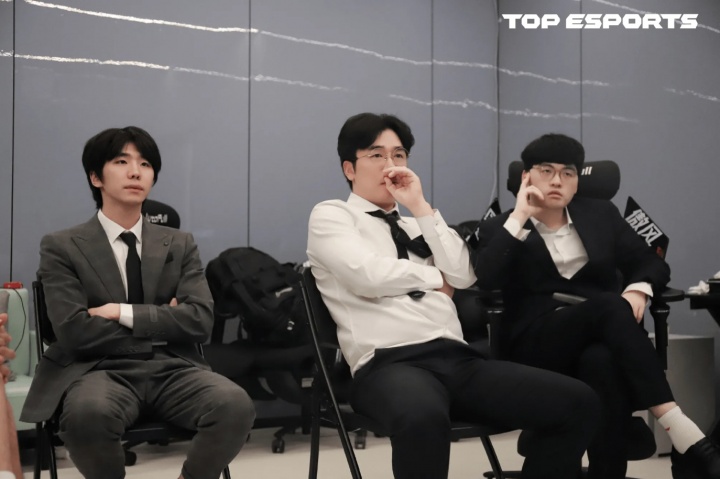 【QY球友会】Homme回应一二局BP争议点:我太关注于下路对线强度,导致阵容有点不伦不类