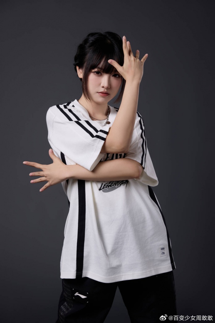 【QY球友会】主持周敢敢更博晒照：你喜欢哪个Pose？