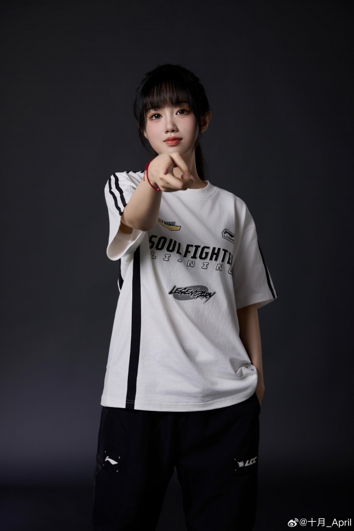 【QY球友会】主持十月晒解说杯定妆照:Whip-Whiplash~