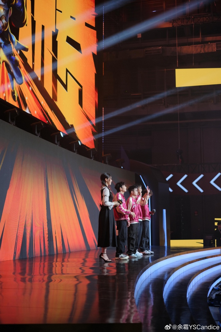 【QY球友会】主持余霜更博晒照:Joc半决赛之打工日记