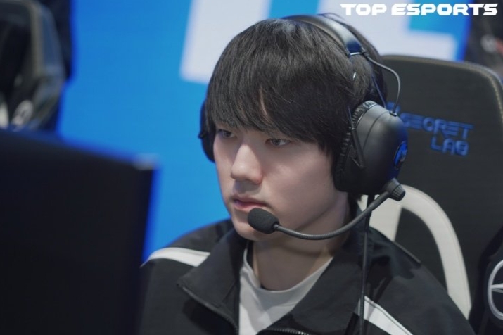 【QY球友会】根据目前合同库信息:JackeyLove、Knight、ON均将在11月18日与队伍合同到期