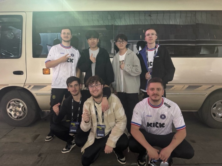 【QY球友会】联动!CS小蜜蜂五人组与GALA、Meiko合影🐝