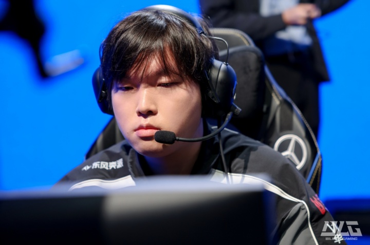 【QY球友会】吧友们如何评价涵艺称Bin的荣誉只输给圣枪哥?吧友们认同吗?