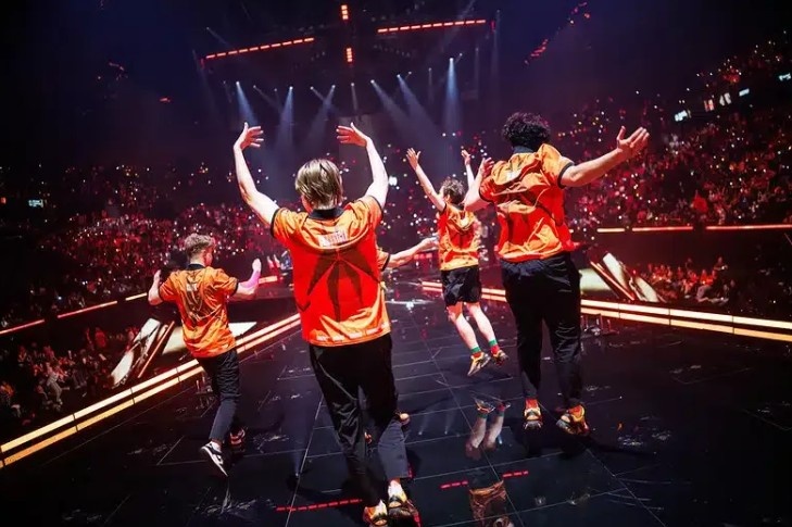 【QY球友会】FNC CEO：LOL西方赛区应引进部分东方顶尖人才