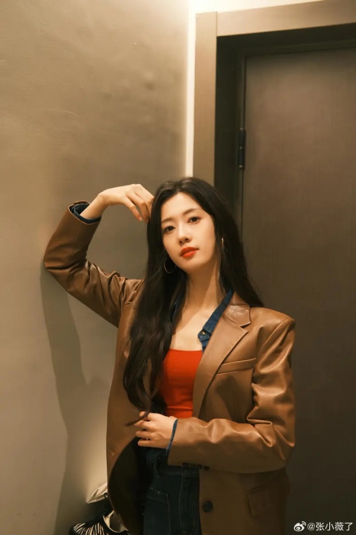 【QY球友会】主持张小薇晒日常自拍：突然出现