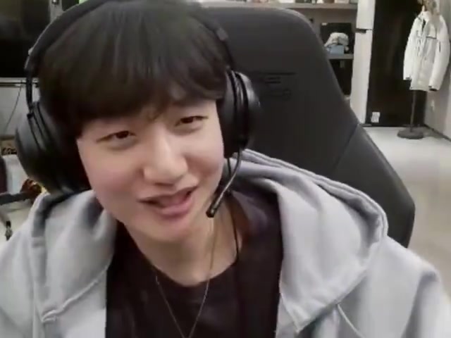 Peanut直播向观众粉丝告别：职业选手韩旺乎跟大家道别 辛苦了！