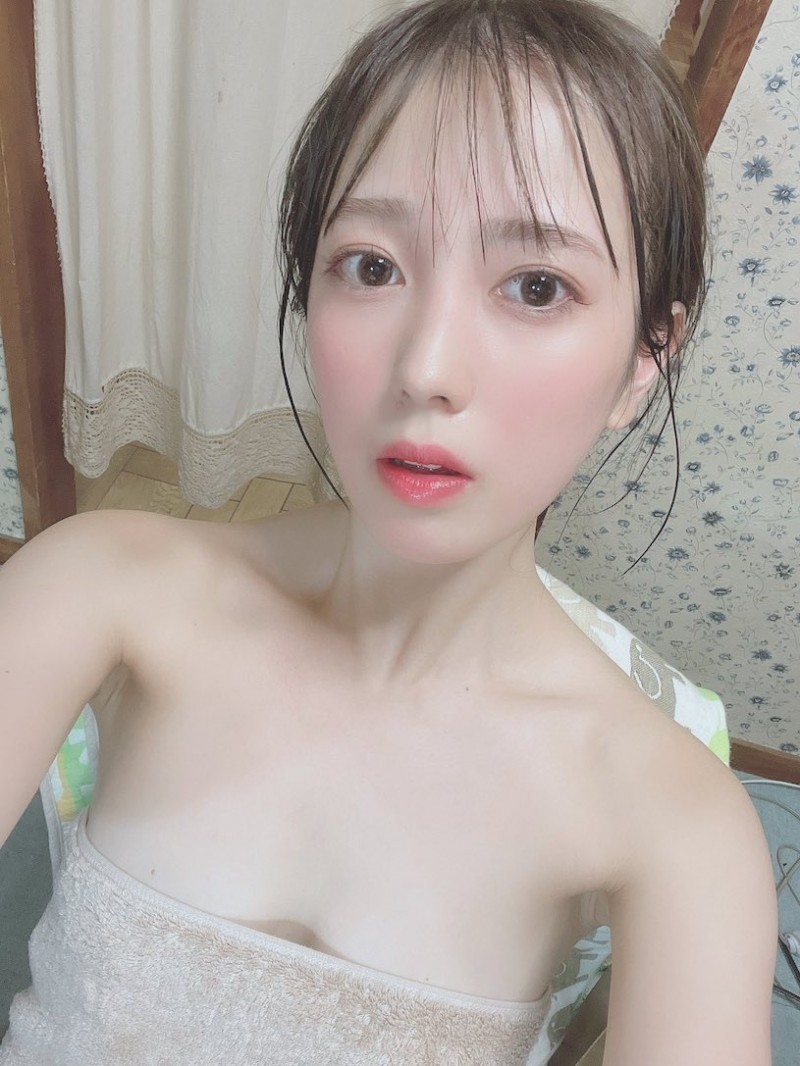 【QY球友会】打败河北彩花！重量级偶像「小湊よつ葉」新作夺下排行榜No.1！【EV扑克下载】