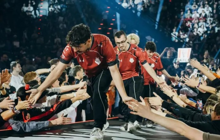 【QY球友会】G2晒新赛季队服:我们穿上很有型 你穿上那不得帅气指数倍增长