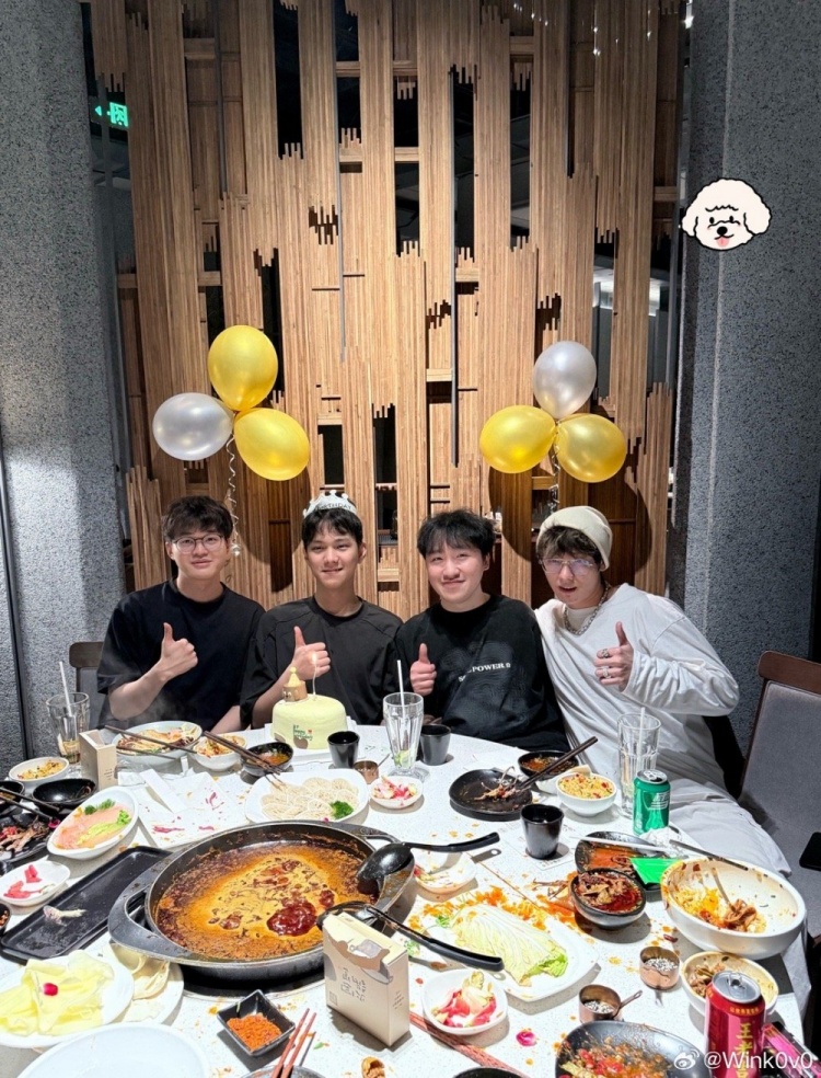 【QY球友会】Wink选手分享庆生照片:又大一岁咯!