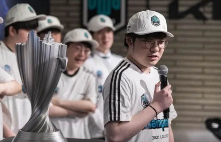 【QY球友会】BeryL:从未向他人系统学习过对线细节,比起数据更依赖直觉判断