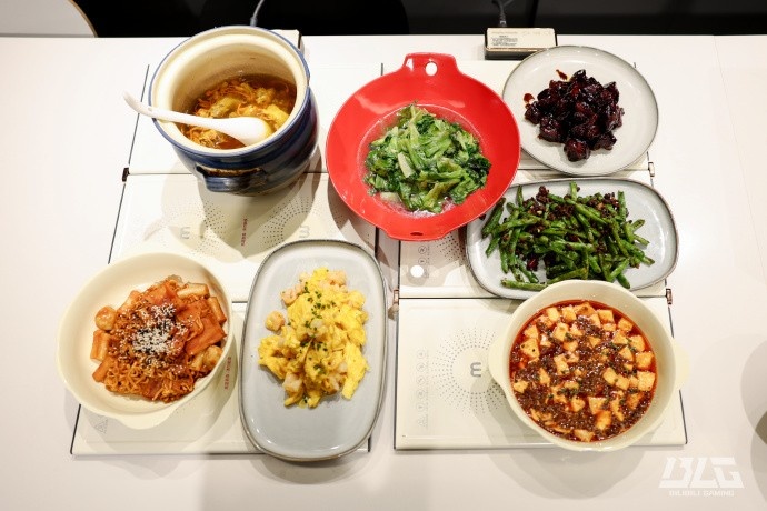 【QY球友会】BLG深夜分享美食:今日份夜宵已就位,大厨努力学习新菜系中