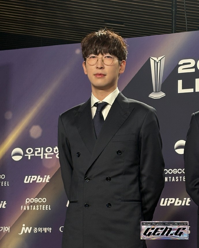 【QY球友会】GEN官方晒颁奖返图：闪耀LCK Awards✨感谢所有支持我们的粉丝！