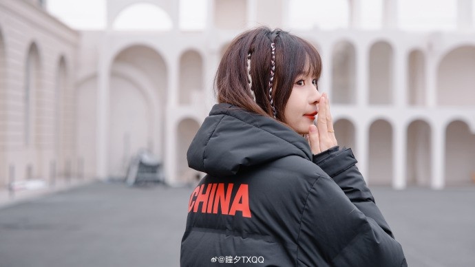 【QY球友会】瞳夕晒照：天气变冷咯 太需要保持温度锁定风度的保暖羽绒服啦