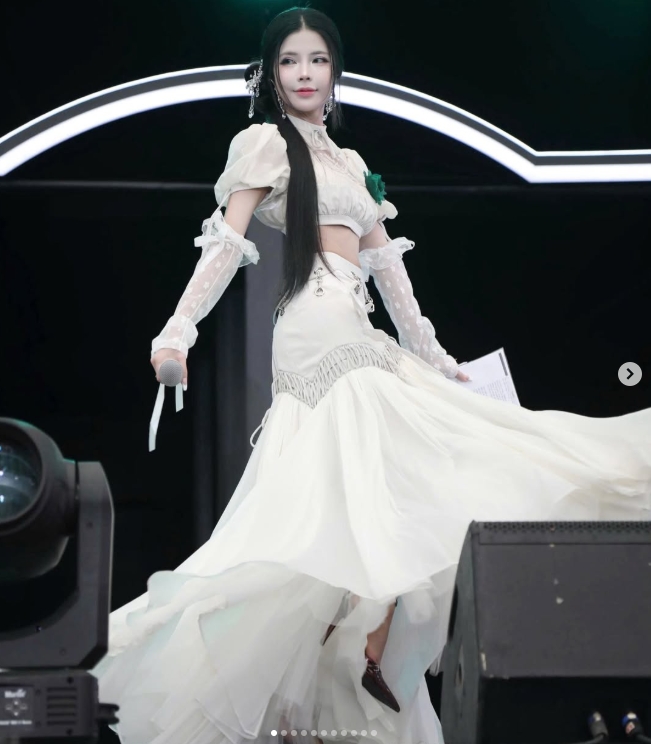 【QY球友会】越南赛区女主持maidora晒照：主持活动的返图😍