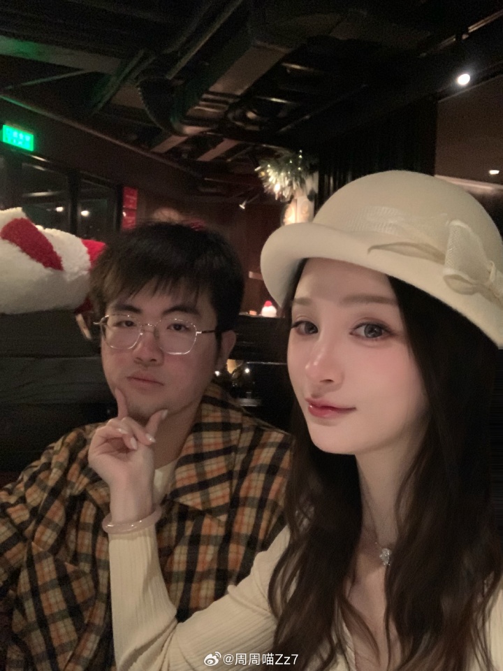 【QY球友会】姿态妻子晒出圣诞节聚餐照片：MerryChristmas收获一口袋开心🎄​​​