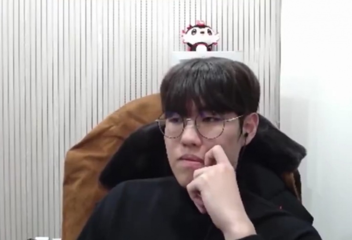 【QY球友会】Oner直播谈与T1续约：续约的有点早，在12月初就续约了！