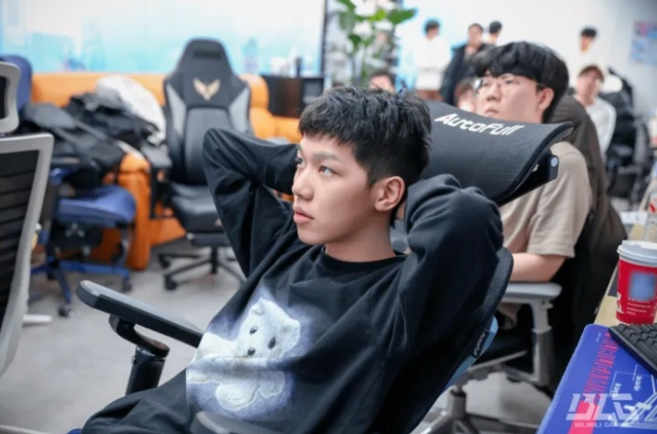 【QY球友会】被一键扫荡了！😭吧友们觉得BLG今天惨败的原因在哪？