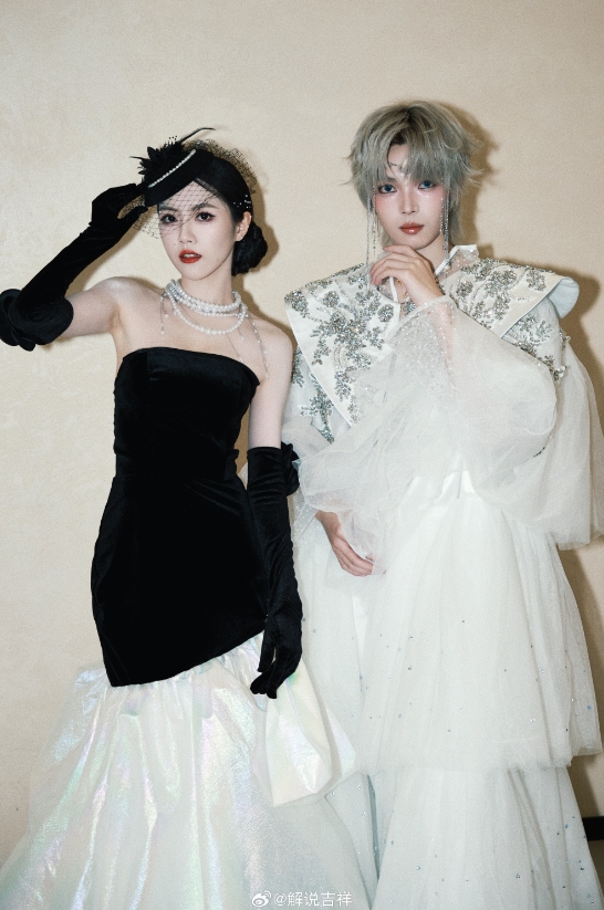 【QY球友会】PEL美女主持吉祥晒照：欢迎来到PEL魔法秀场🖤🐈⬛🎶