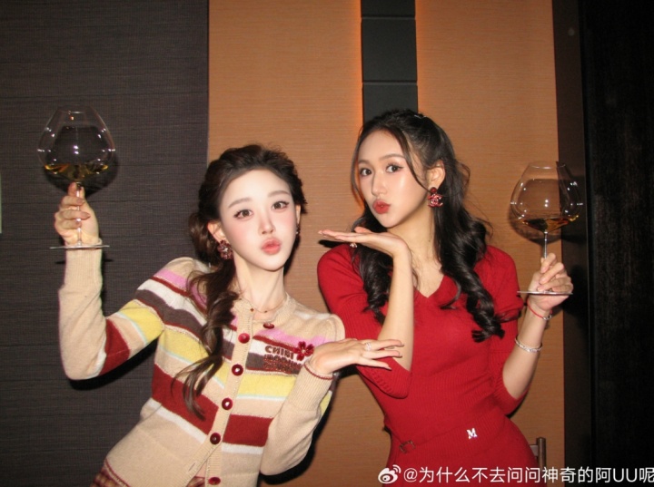 【QY球友会】S3亚军中单前女友UU妹晒照：🎄