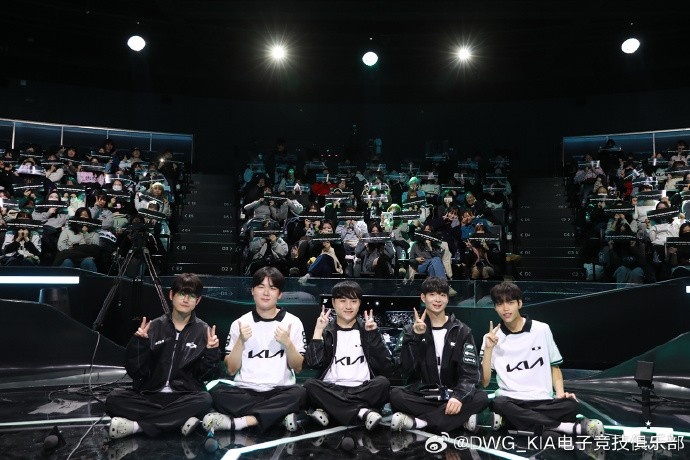 【QY球友会】DK晒见面会活动照:请大家多多期待2026年的Dplus Kia