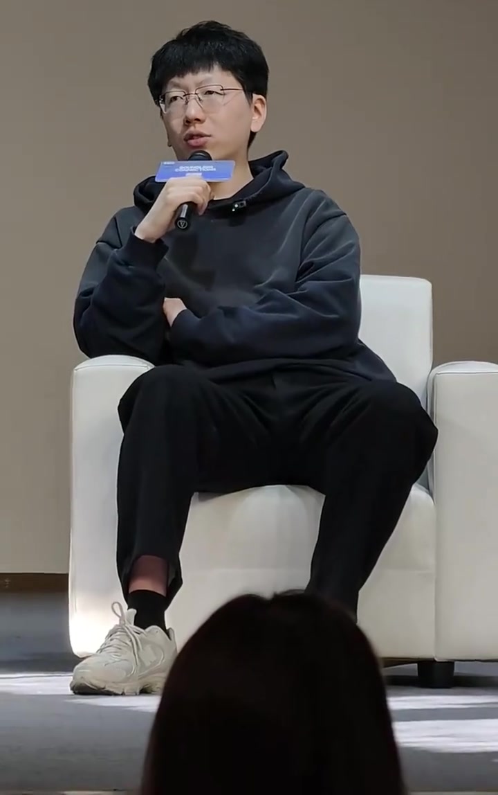 【QY球友会】爱笑谈新教练：确定老教练离队了后 第二天睡醒了就跟Helper建立了联系