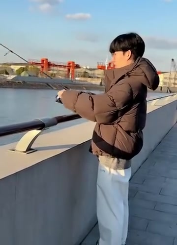 【QY球友会】BLG官媒分享队员日常：分享一个生活化演技的钓鱼小per