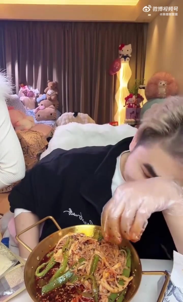 【QY球友会】朱开：Xiaohu夺冠的概率不大，WBG进世界赛有可能；打团问题太大了