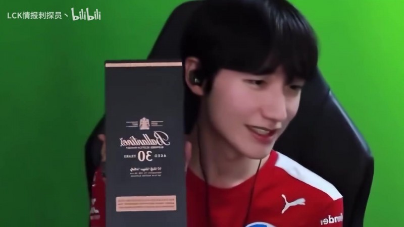 【QY球友会】Peanut直播展示Lehends送的礼物：百龄坛威士忌