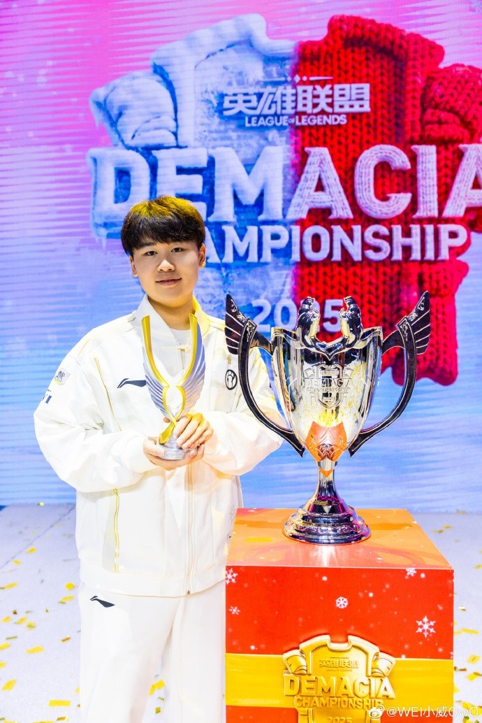 【QY球友会】Wei晒德杯奖杯合照:大家辛苦了