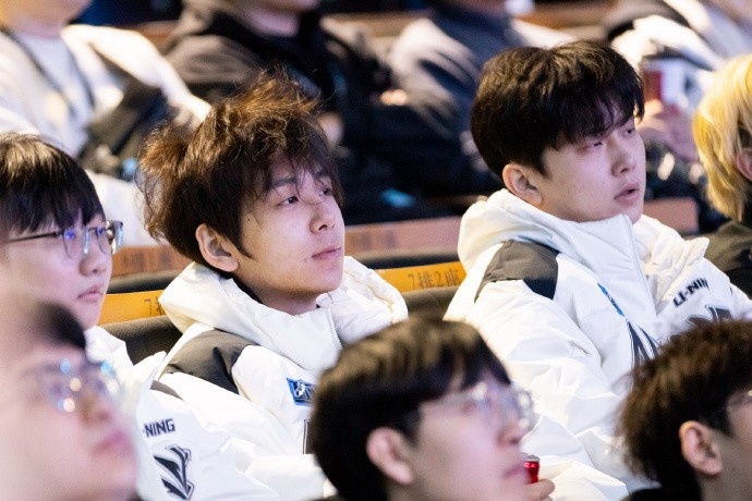 【QY球友会】LPL发布选手大会返图:联盟将以更高标准、更严要求迎接新的一年