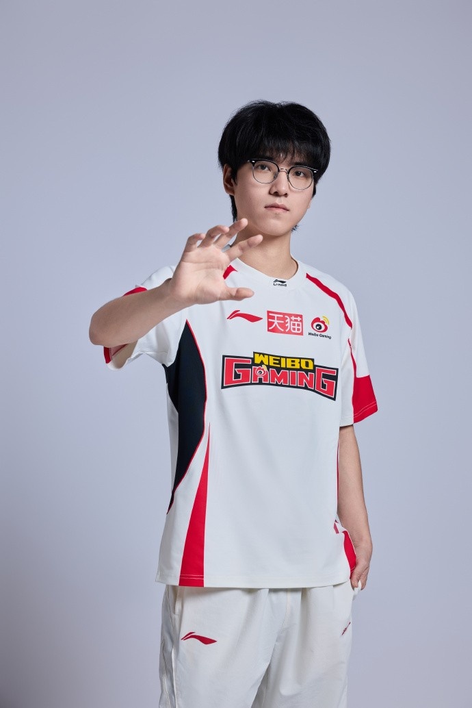 【QY球友会】WBG分享26夹人定妆照：论微博哥拍照POSE的一百种手势