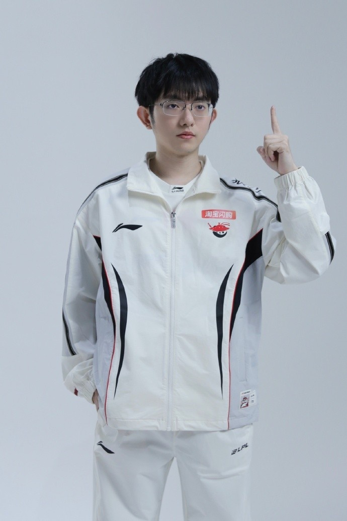 【QY球友会】AL发布选手日常返图：定妆照拍摄花絮太suai了呀