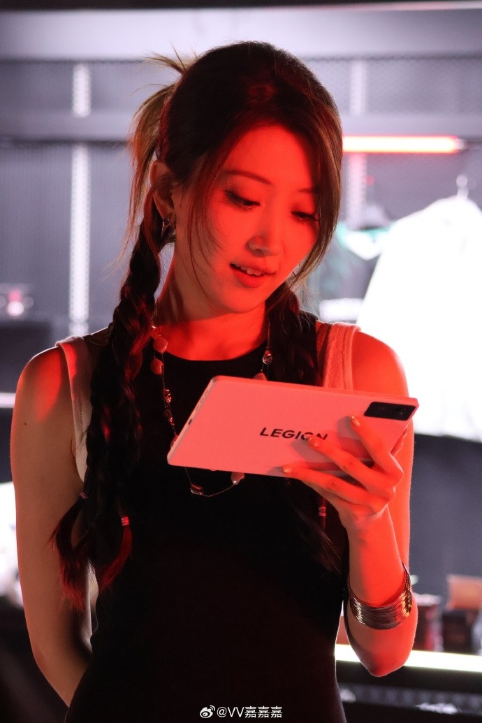 【QY球友会】无畏契约主持唯嘉分享第一周工作照：第二周没有工作，第三周再见