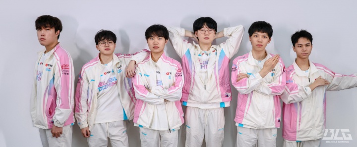 【QY球友会】点谁呢？BLG赛后分享选手合照：保持纪律性！