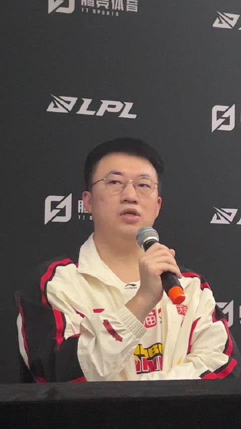 【QY球友会】xiaohu:第一把沙皇中路那波大招智能施法没有设置 导致技能没有放出来