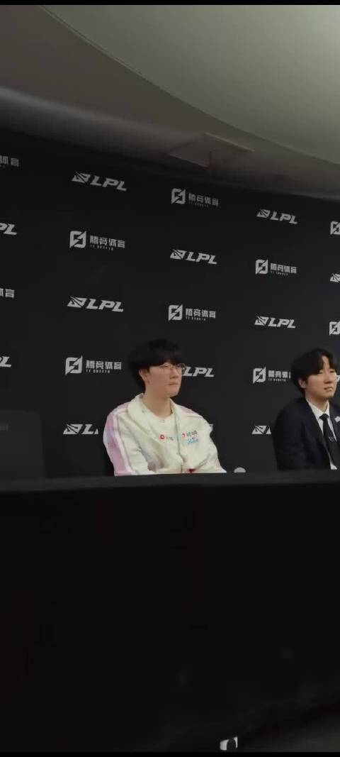 【QY球友会】Viper:韦鲁斯这个英雄是很猛的一个英雄 poke英雄需要时间