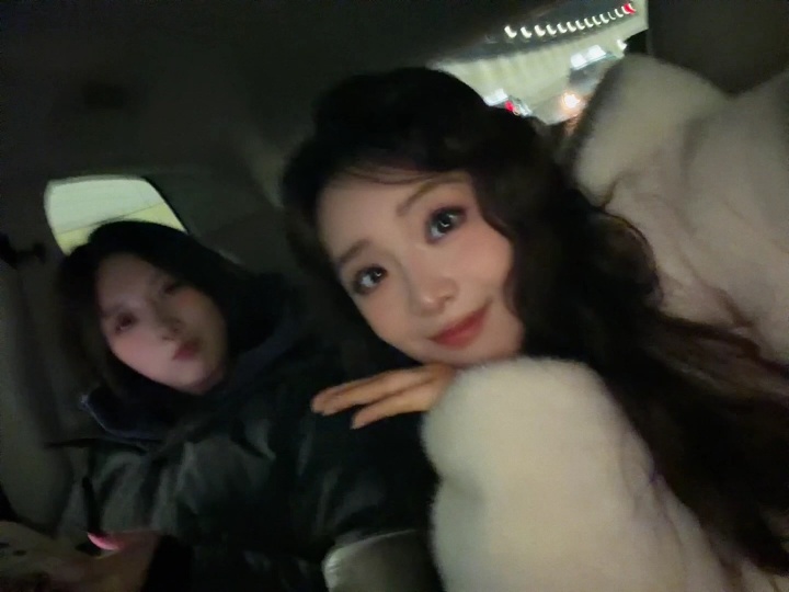 【QY球友会】有那味了！LPL女主持人余霜晒照：晚安！！！！