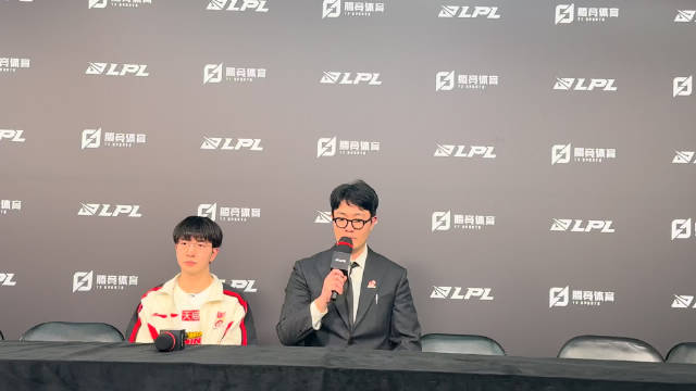 【QY球友会】WBG教练谈第二局上路阿萝拉：BP摇摆 如果实在不行也可以去上路