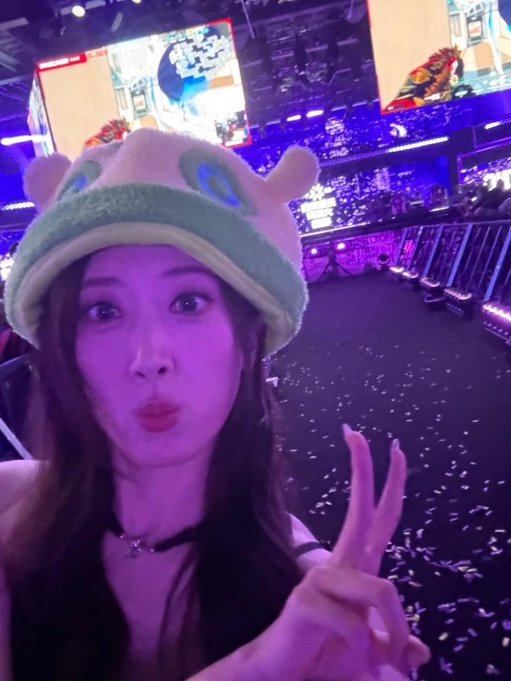 【QY球友会】无畏契约解说VV晒照：相信你们一定会在最大的舞台上相遇， 到时候也会是更好的自己！